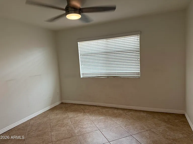 1207 E Christy Dr — Photo 11