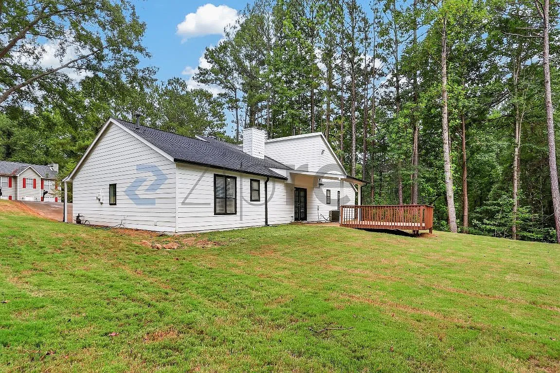 4 bed, 1818 sqft, $2,700 — Photo 4