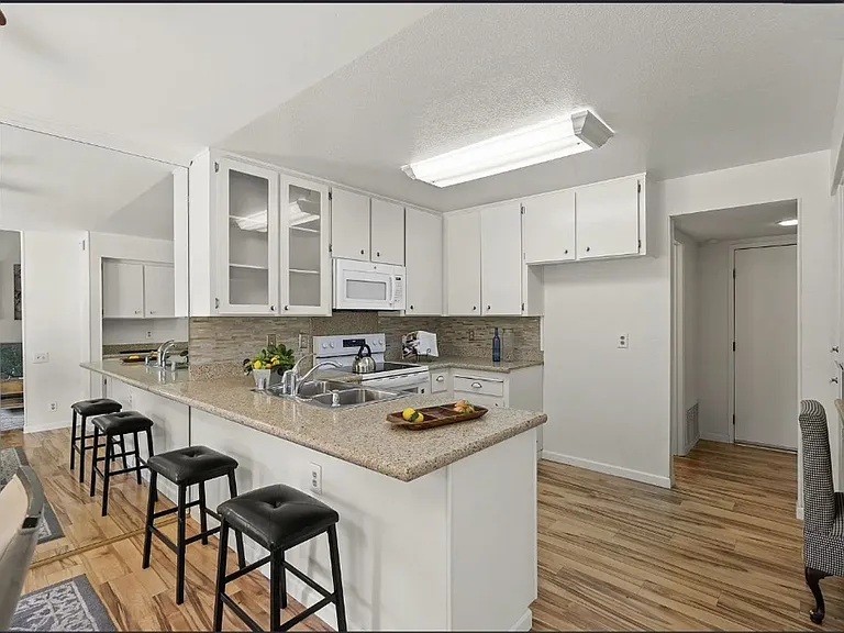 414 Colony Crest Dr — Photo 8