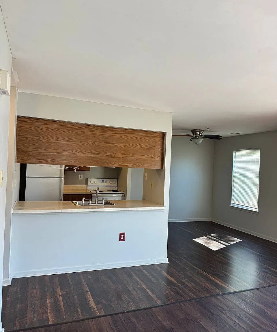 2 bed, 1003 sqft, $1,800 — Photo 1