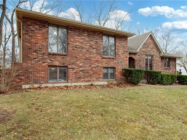 1500 NW Wildwood Dr, Blue Springs, MO 64015