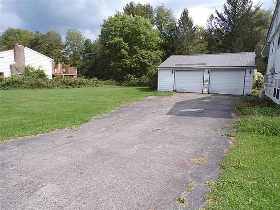 3rd image of 13 Lori Dr