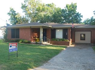 1016 Tyler St, Gainesville, TX 76240