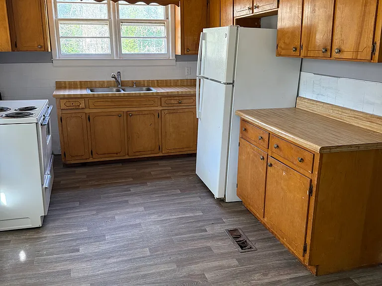 310 Walker Dr — Photo 13
