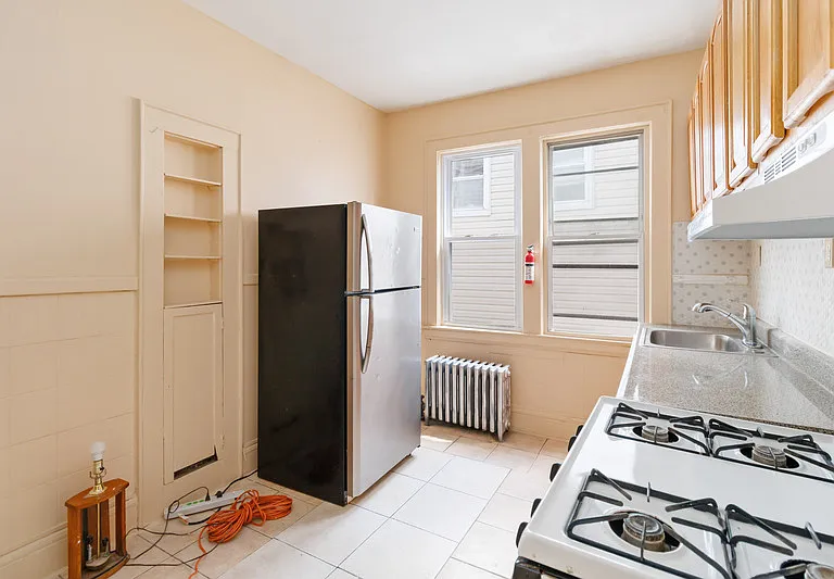 16 Montrose Ter — Photo 5