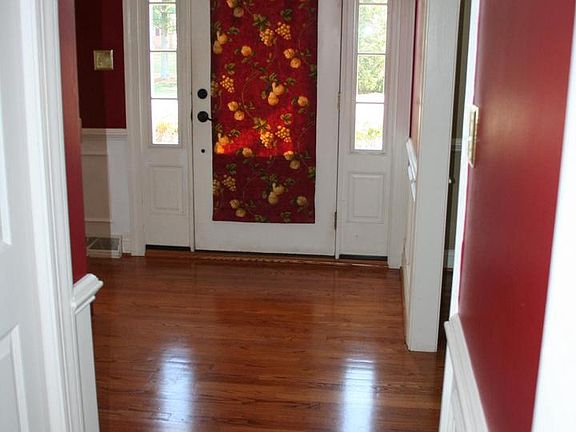 3rd image of 322 Great Oak Dr