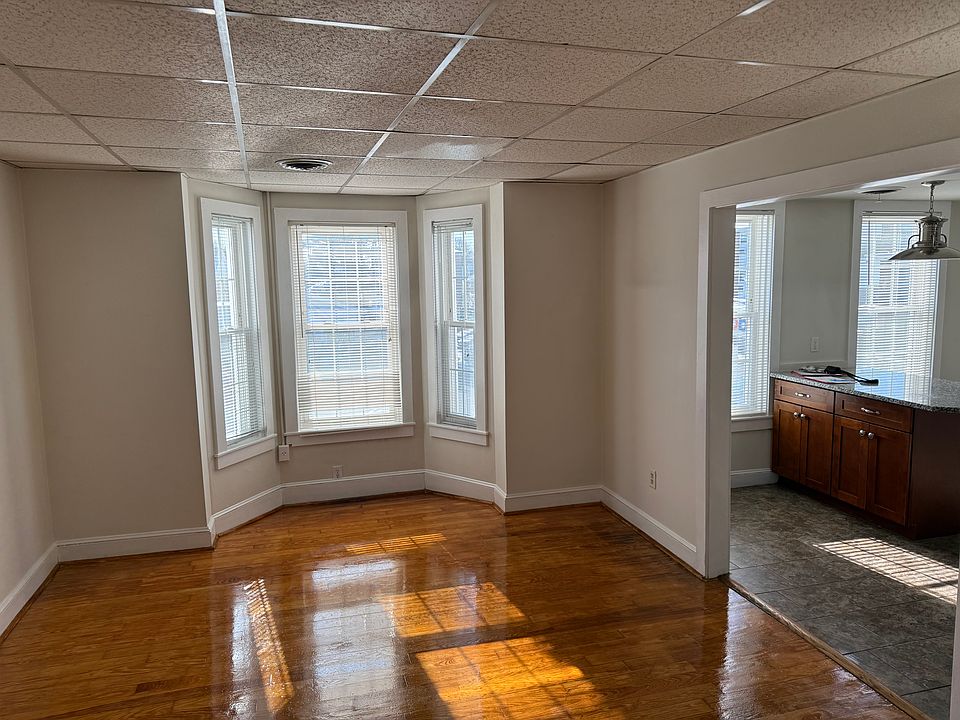 1st image of 21 Essex St APT 1