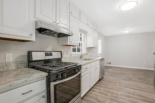 4th image of 2010 Carriage Way