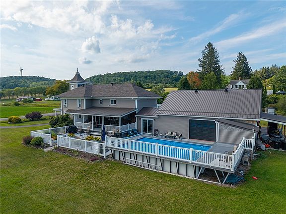 5th image of 7568 Russell Rd