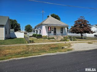 131 E Olive St, Virden, IL 62690