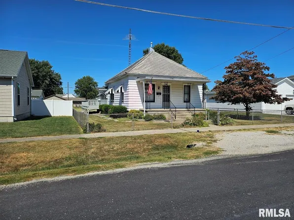 131 E Olive St, Virden, IL 62690