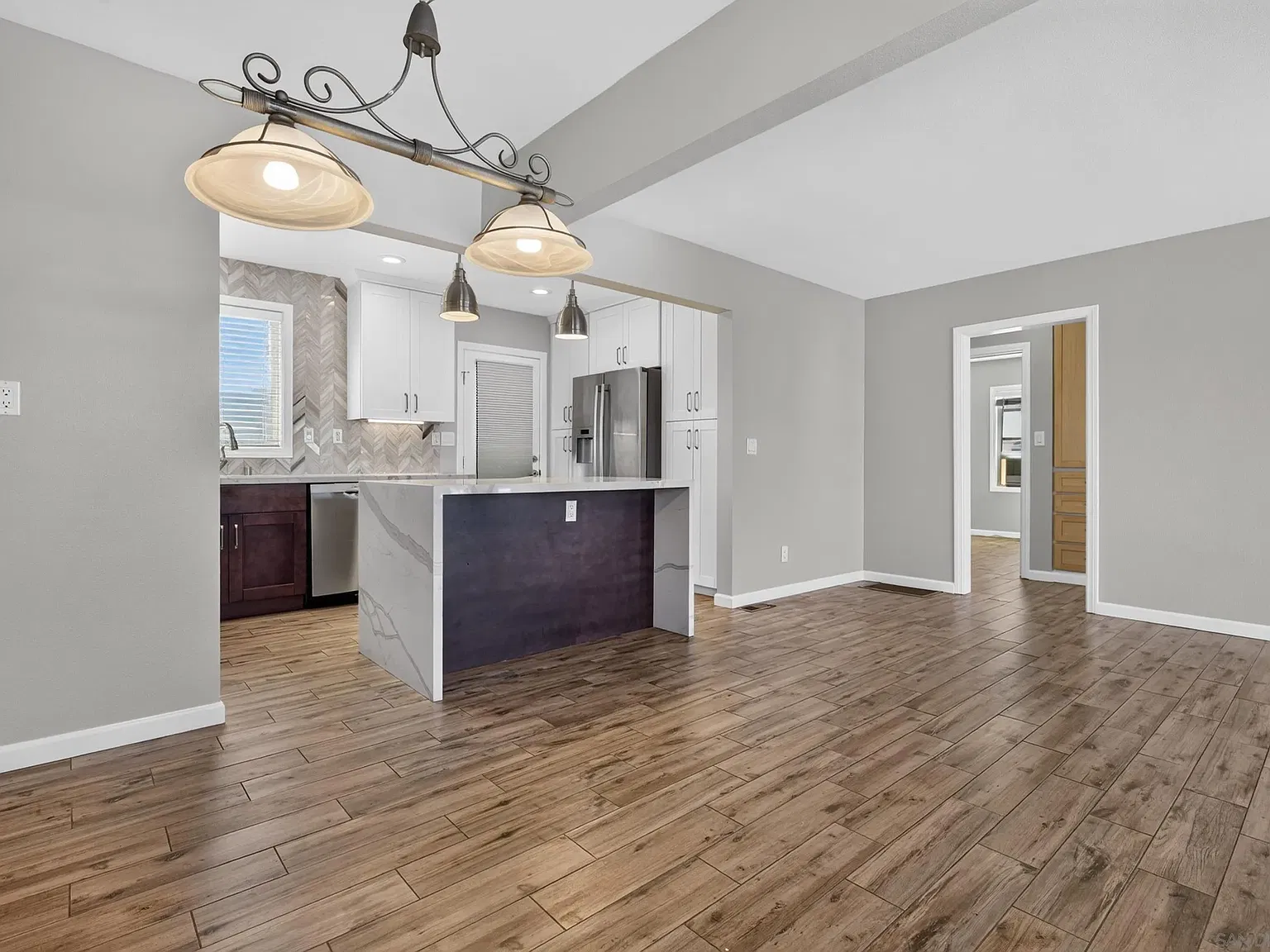 2 bed, 2.0 bath, 2015 sqft, $3,999 — Photo 4