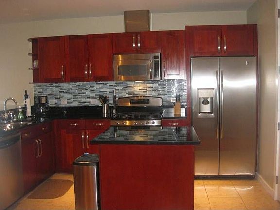 Kitchen -granite/stainles