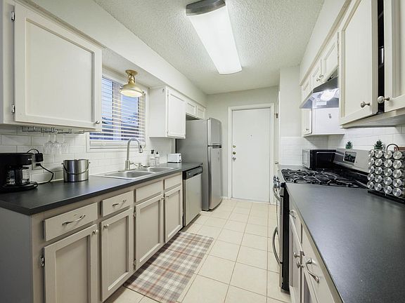 5th image of 621 Russet Valley Dr