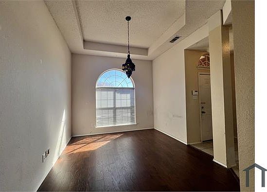 3rd image of 509 E Lynn Creek Dr