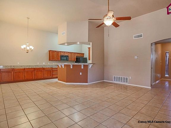 3rd image of 708 Lauren St
