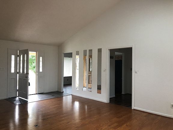 3rd image of 1511 Evergreen Pl