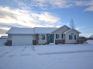 700 Barn Wood Dr, Ammon, ID 83406