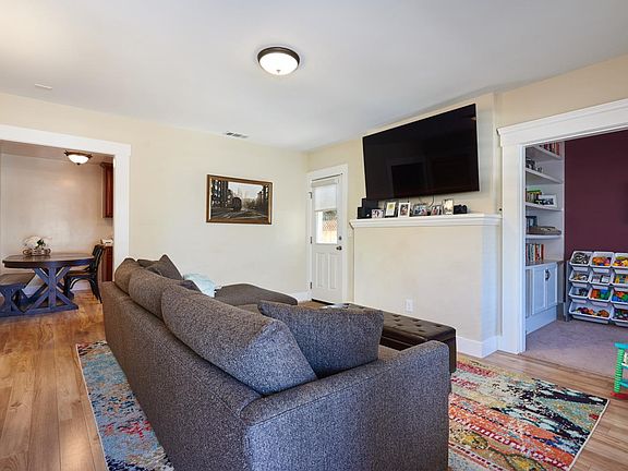 3rd image of 352 Mayellen Ave