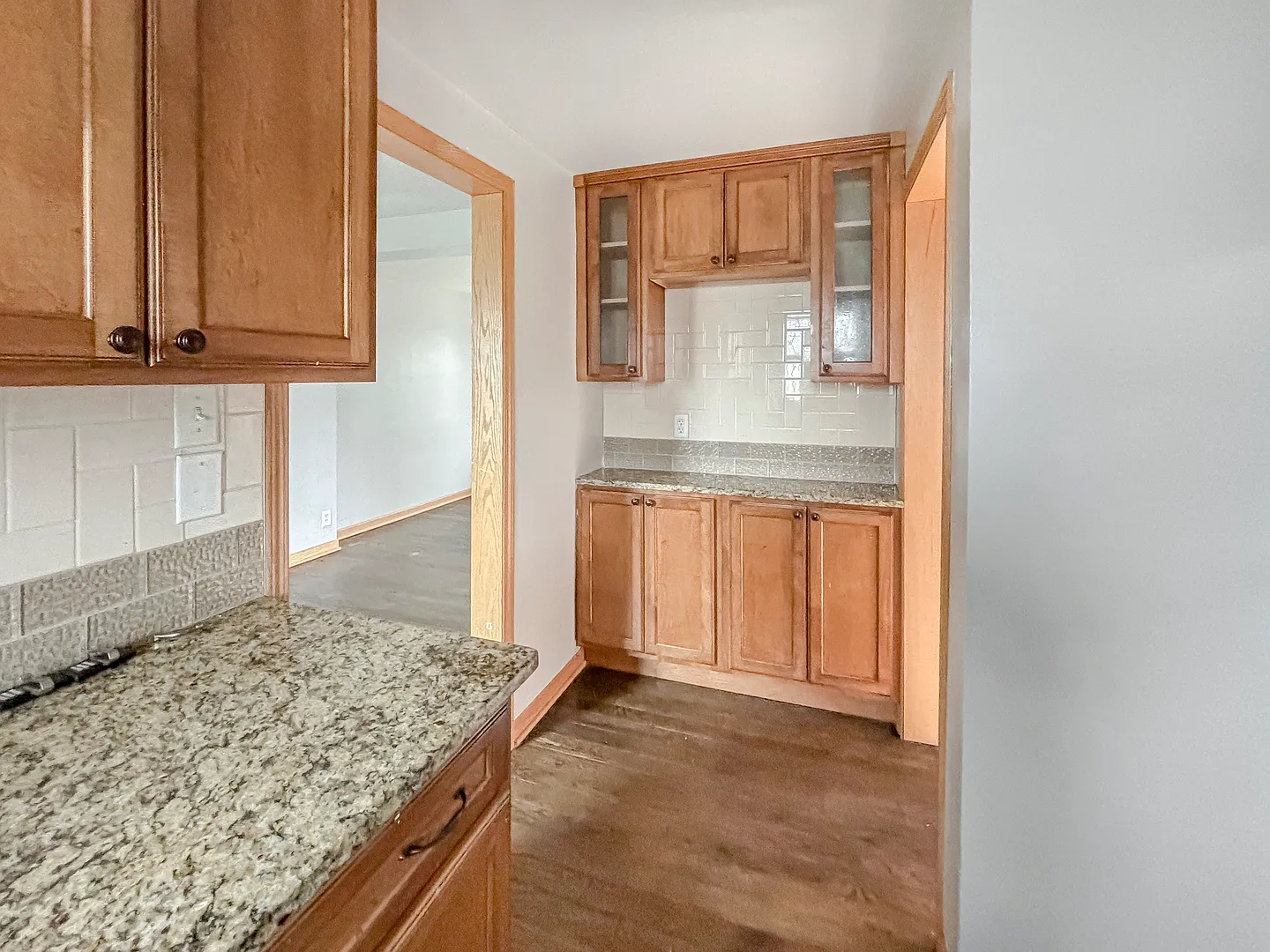 3 bed, 988 sqft, $2,400 — Photo 4