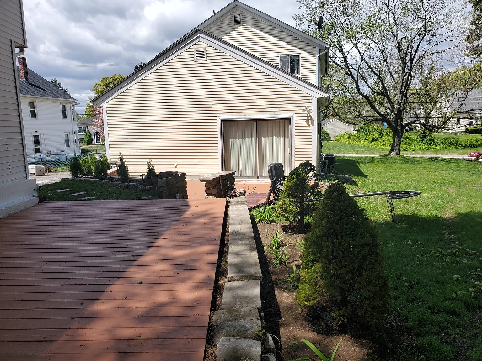 129 Simmonsville Ave — Photo 1