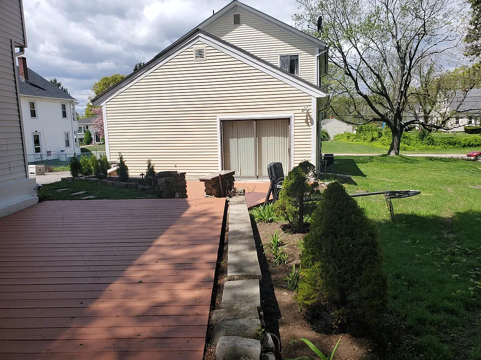 129 Simmonsville Ave #2