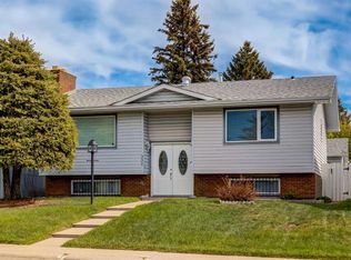 332 SW Pinemont Rd NE, Calgary, AB T1Y 1V7