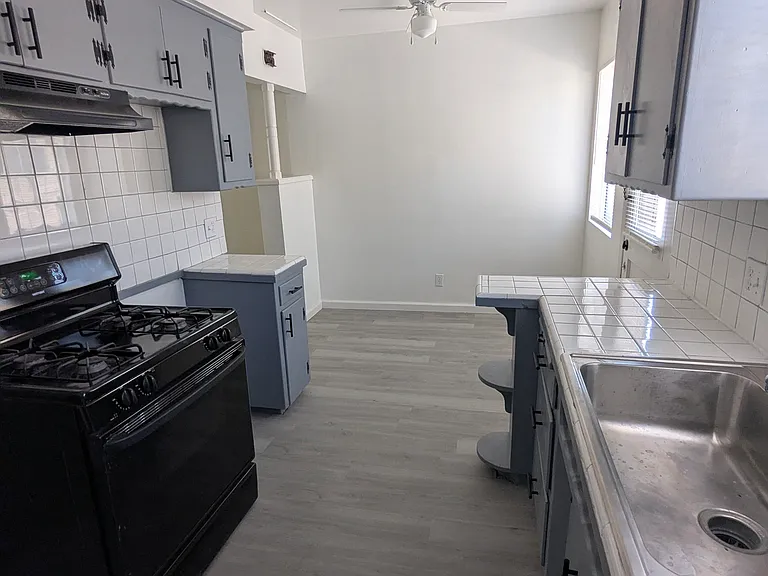 9236 California Ave — Photo 2