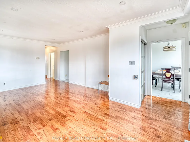 93 Mountland Dr #MAIN FLOOR — Photo 4