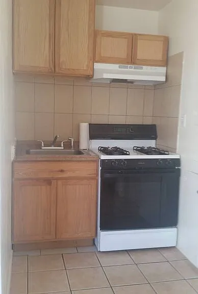 210 E B St — Photo 5