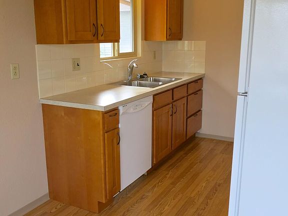 4th image of 1521 N B St