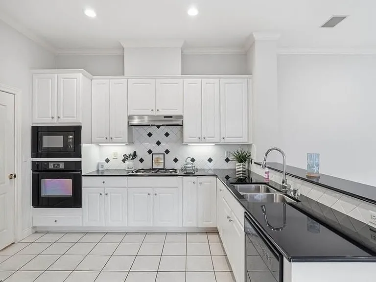1414 Caravelle Ct — Photo 9