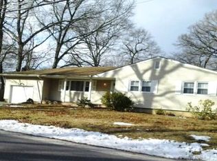 121 Wright St, West Babylon, NY