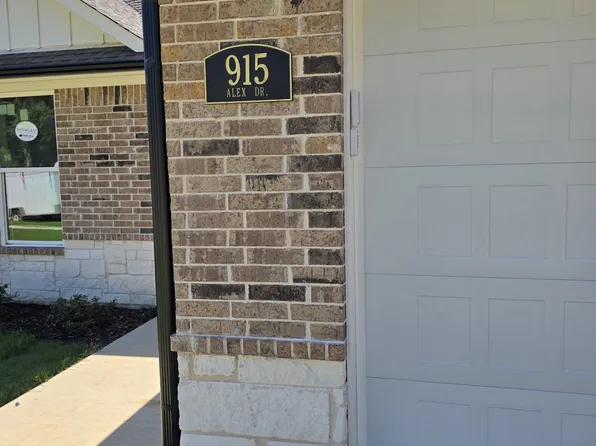 915 Alex Dr, Whitehouse, TX 75791