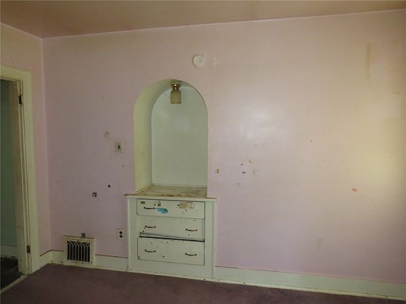 2nd image of 128 Westwood Ave