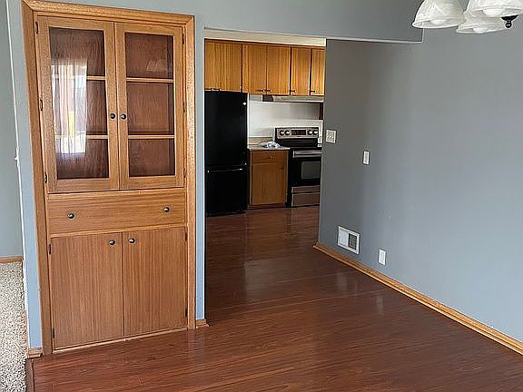 4th image of 300 W 1st Ave