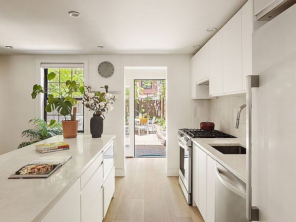 3rd image of 457 Lexington Ave