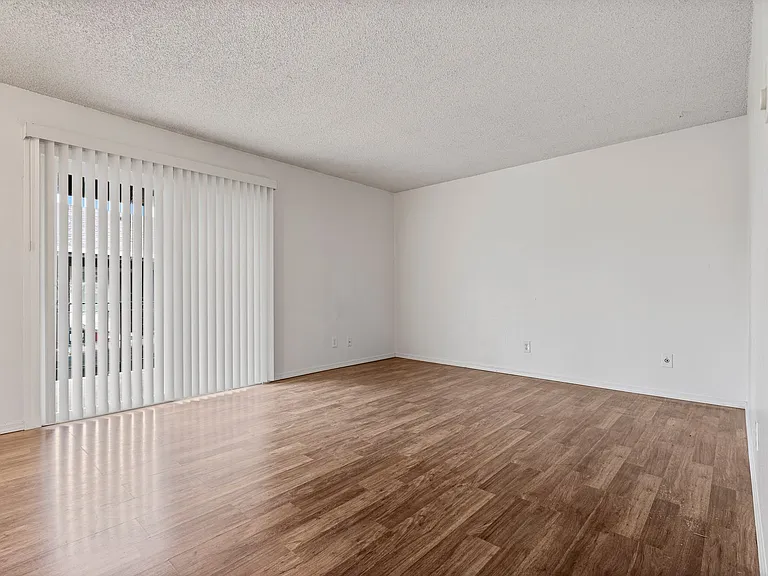 Sandy Terrace Apartments — Photo 11