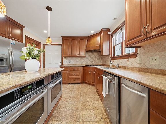 4th image of 131 Range Heights Rd