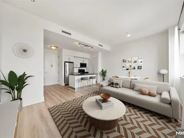 4 Beacon Way APT 1407, Jersey City, NJ 07304