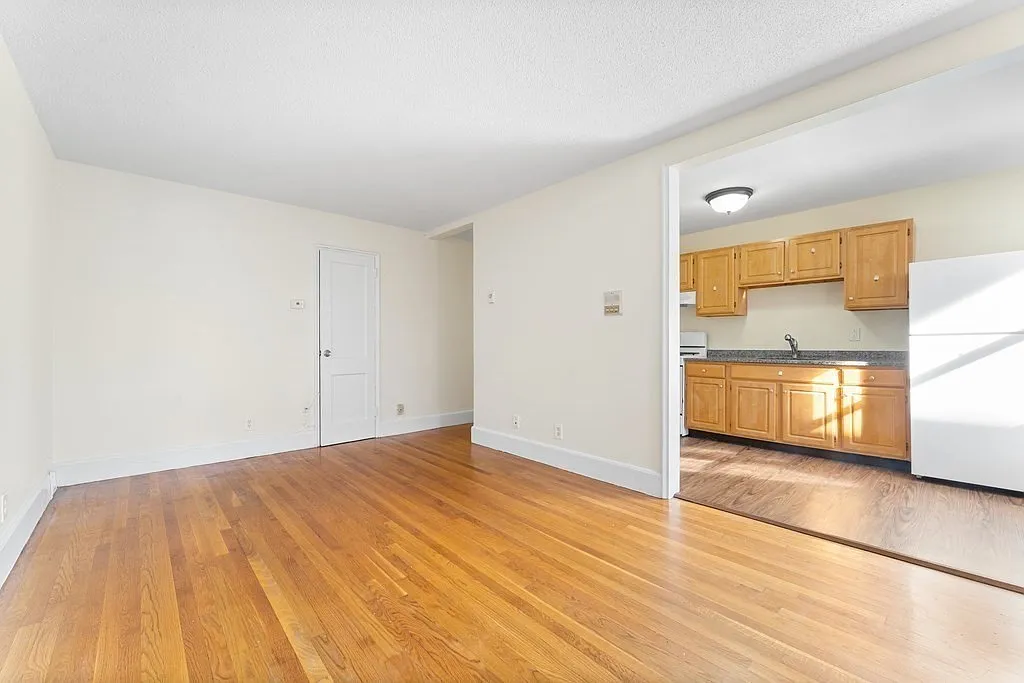 2 bed, 1.0 bath, 800 sqft, $2,550 — Photo 3