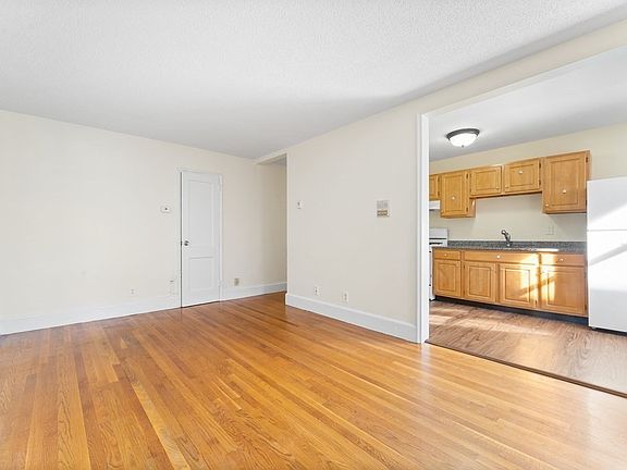 3rd image of 11 Victory Rd APT 32