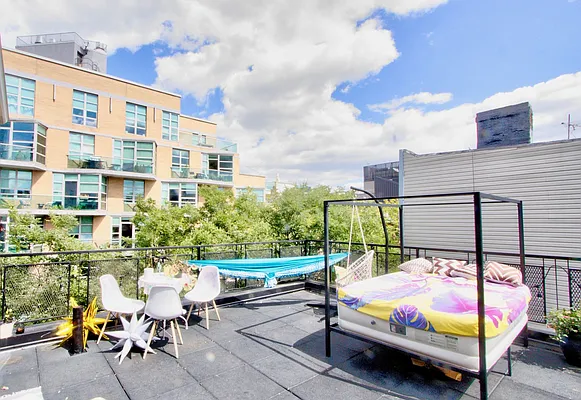 Rented by Mae Equities | media 38