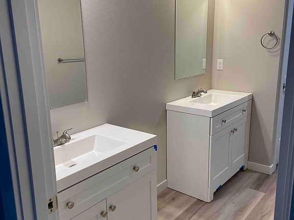 2 large vanities in master bathroom
