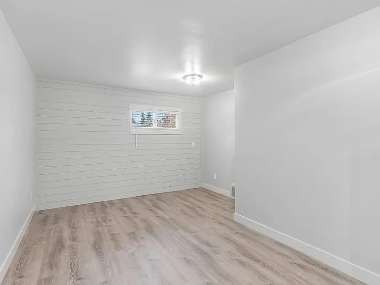 2022 E Front Ave — Photo 24