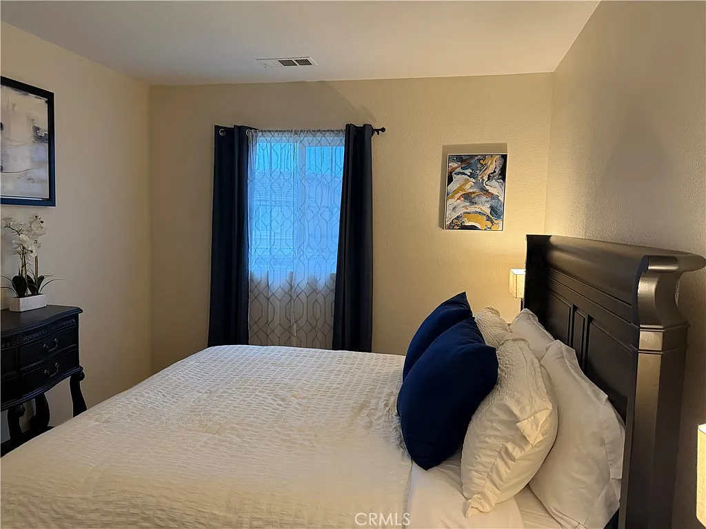 4 bed, 3184 sqft, $3,800 — Photo 4