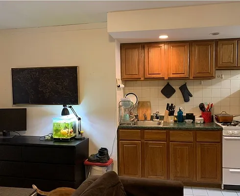 Rented by United Realty Equities | media 7