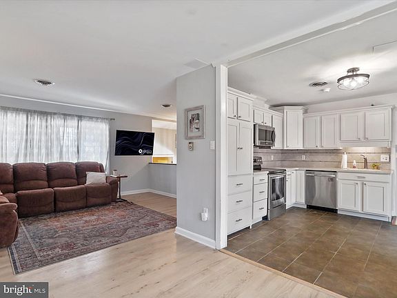 4th image of 19219 Woodhaven Dr