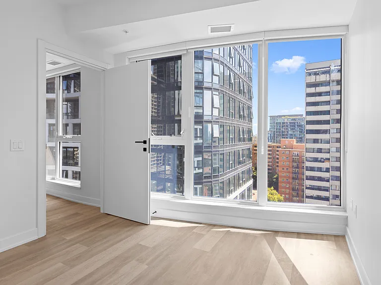 391 Slater St — Photo 23