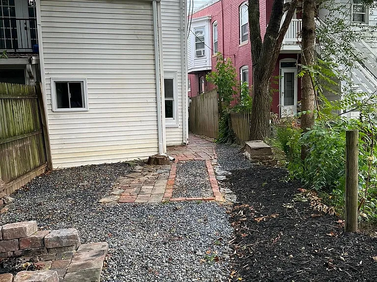 207 W 5th St #B — Photo 28